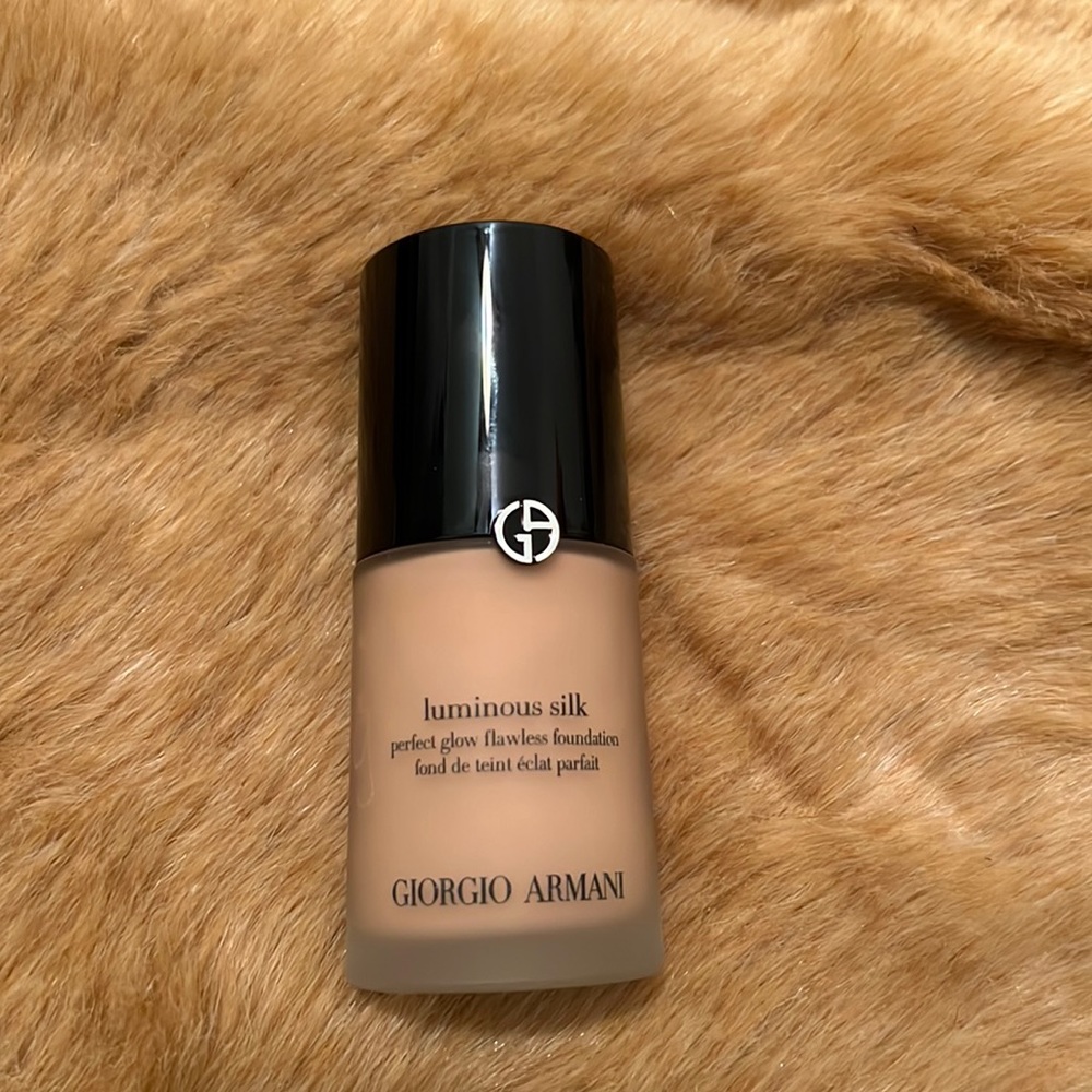 Giorgio Armani Luminous Silk Foundation Shade 5.5